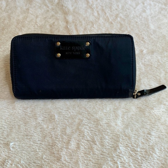 Kate Spade Zip Around Wallet Black Nylon Logo Plate - Picture 1 of 13